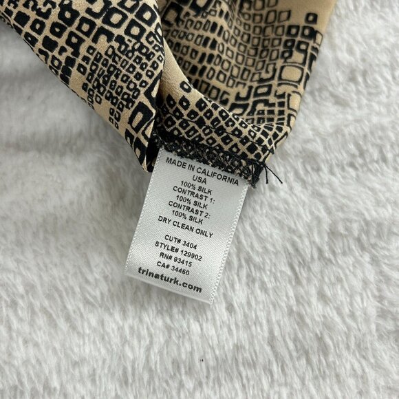 Trina Turk Women's Long Sleeve Blouse Hidden Button Geo Print Silk Size Medium - Picture 4 of 8